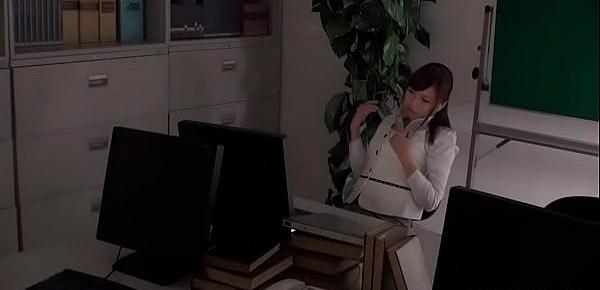  Japanese office lady, Aihara Miho is masturbating at work, uncensored